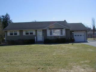 13 Franklin Dr, Millstone, NJ 08844-4714