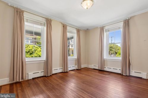 28 Gravers Ln, Philadelphia PA 19118-4132 exterior