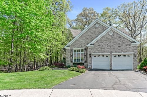 97 Zachary Way, Mount Arlington, NJ 07856-2328