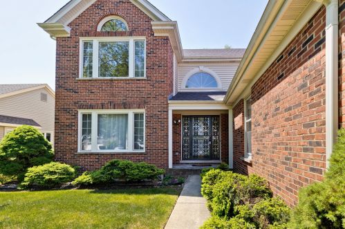 711 Kenmare Dr, Des Plaines, IL 60016-8704