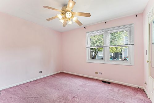 281 Camelot Ln, Carol Stream IL  60188-3617 exterior