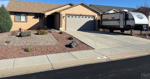 2215 Crestwood Ln, Pueblo, CO 81008-2851