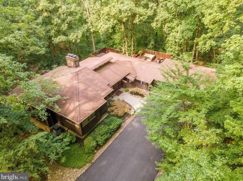 686 Discovery Rd, Davidsonville, MD 21035-1325
