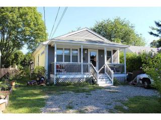 152 Foote St, Barrington, RI 02806-2944