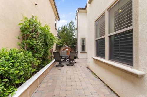 129 Pathway, Irvine CA  92618-8846 exterior