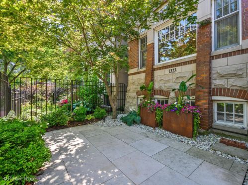 1323 School St, Chicago, IL 60657-1415