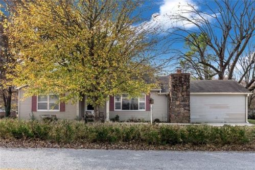 209 School Ave, Springdale, AR 72762-9149