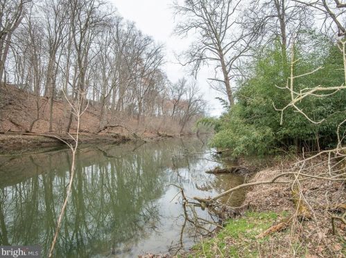 2122 Millcreek Rd, Lancaster PA  17602-4749 exterior