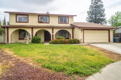 690 Catherine Ct, Gilroy, CA 95020-6717