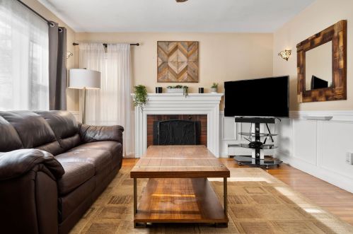 9 Jesse George Rd, Plaistow, NH 03865-2918