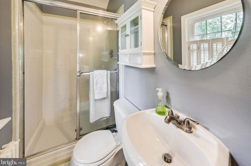 610 Ellsworth Dr, Silver Spring MD 20910-4301 exterior