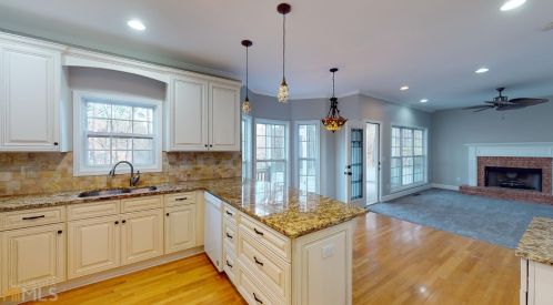 4019 Tamarack Dr, Kennesaw, GA 30152-6438