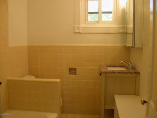 72 Northfield St, Greenwich CT  06830-4618 exterior