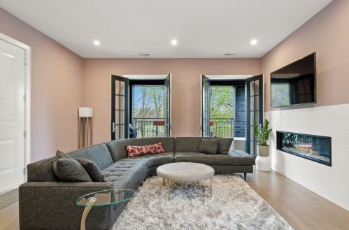 2335 Montrose Ave, Chicago, IL 60618-1641