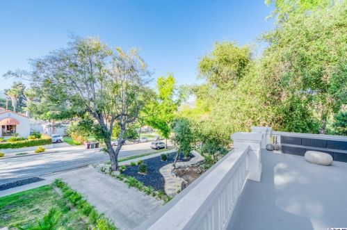 1616 Wabasso Way, Glendale CA  91208-2441 exterior