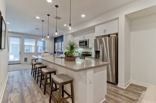 1422 Harbor Blvd, Santa Ana, CA 92703-1305
