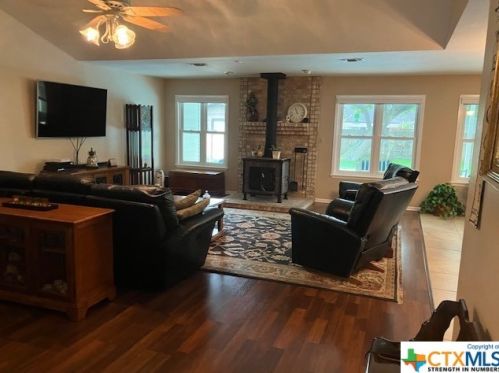 304 Glenmore St, Victoria, TX 77904-2754