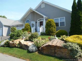 554 Mohave Cir, Huntington, CT 06484-2848