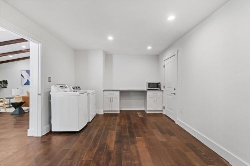 6608 Betty Cook Dr, Austin TX  78723-3313 exterior