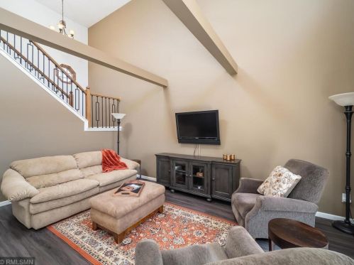 3274 Camelot Dr, Saint Paul MN  55125-2754 exterior