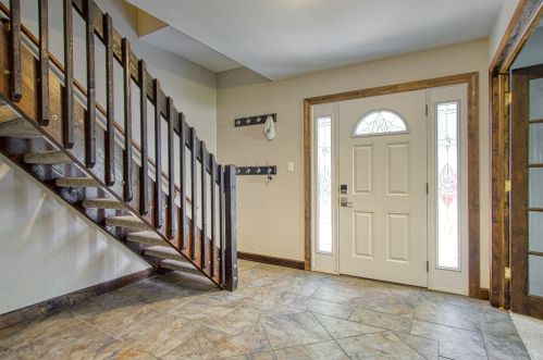 9 Juniper Dr, North Aurora, IL 60542-1524