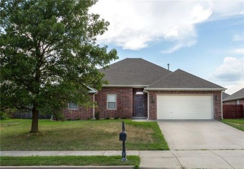 2916 Greenwich St, Springdale, AR 72764-6246