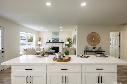 8212 Munster Dr, Huntington Beach CA  92646-5025 exterior