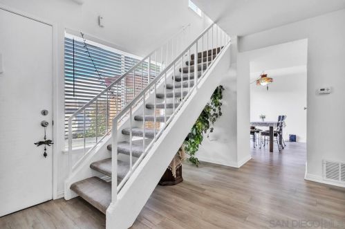 1211 Mariposa Ct, Vista CA  92084-3445 exterior