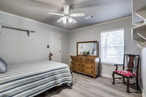 2433 Coachlight Ln, Conroe TX  exterior