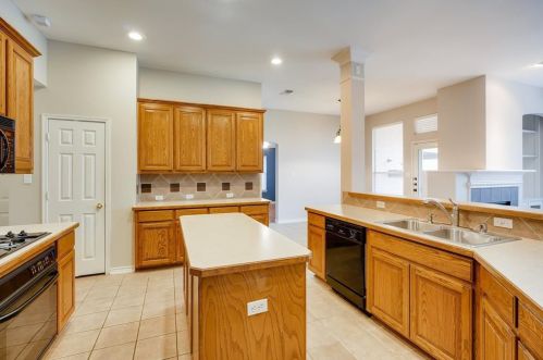 10 Richmond Ct, Midlothian TX  76063-5142 exterior