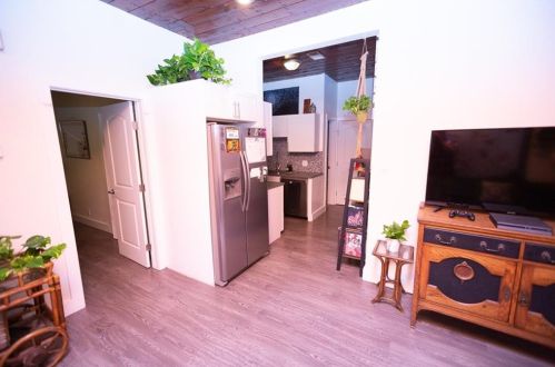 6311 Felix Ave, Austin, TX 78741-2402