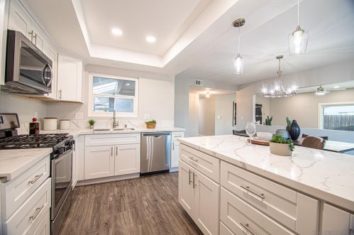 1204 El Norte Pkwy, Escondido, CA 92027-1319