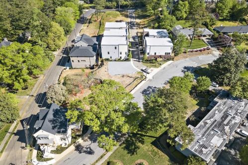4007 Haverhill Dr, Atlanta GA  30342-3881 exterior
