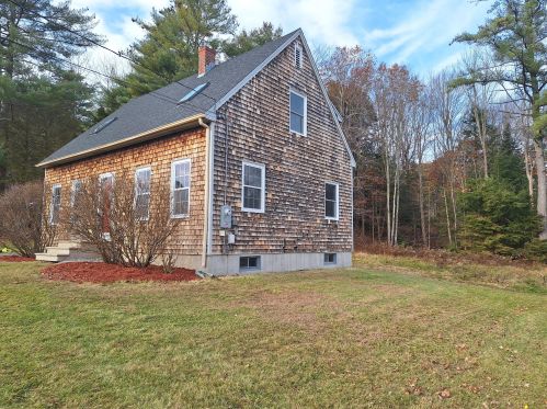 11 Pike St, Lisbon, ME 04252-1438