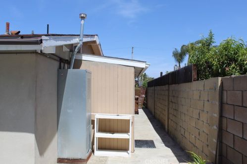 1674 Chateau Pl, Anaheim CA 92802-1517 exterior