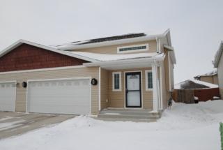 2797 Umber Ct, Fargo, ND 58104-8430