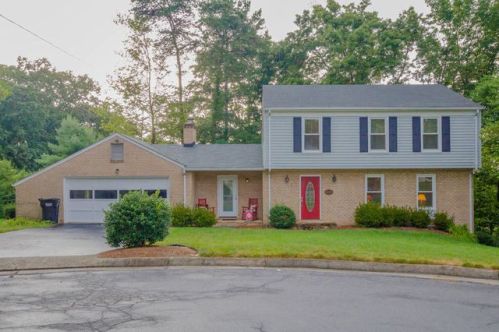 3343 Hollyfield Cir, Roanoke, VA 24018-4301