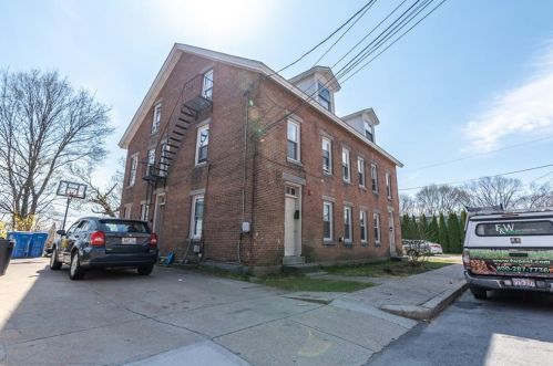1 Grant Ave, Lincoln, RI 02865-1810