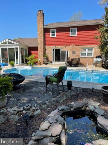 2788 Thornbridge Rd, York, PA 17408-3951