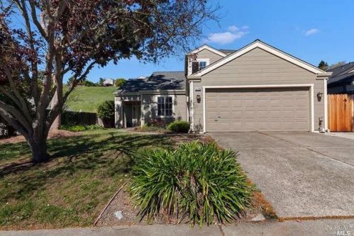 530 Poppy Cir, Benicia, CA 94510-3716
