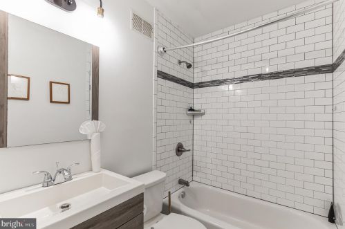 1240 Catharine St, Philadelphia PA  19147-2627 exterior