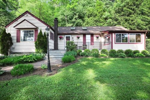 36 Philo Curtis Rd, Sandy Hook, CT 06482-1222