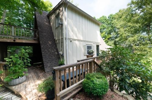 24 Crescent Dr, Andover, NJ 07821-4000
