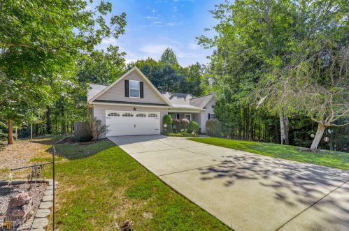 305 Woodcrest Dr, Clarkesville, GA 30523-7846