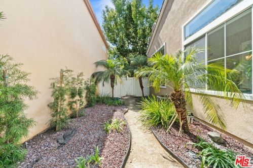 47 Del Carlo, Irvine CA  92606-8824 exterior