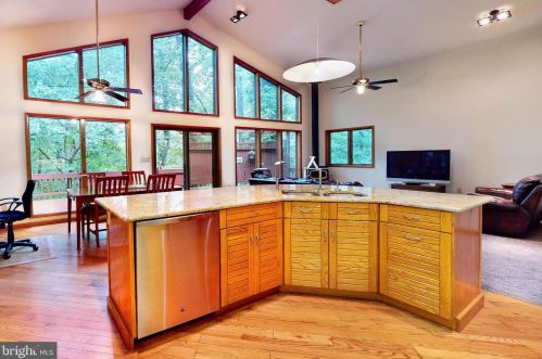 729 Leslie Ave, Wenonah, NJ 08090-1054