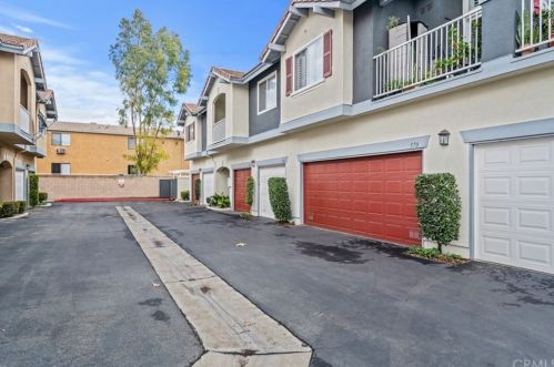 570 Vermont Ave, Anaheim CA  92805-5603 exterior