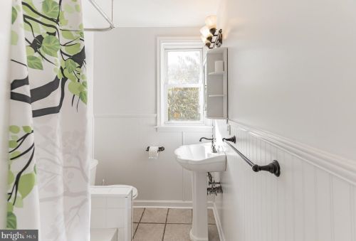 1302 High St, Haddon Heights NJ 08035-1843 exterior