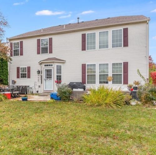 2016 Fairfield Dr, Plainfield, IL 60586-5388