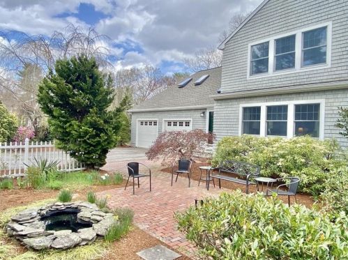 12 Meadowbrook Rd, Richmond, RI 02898-1108